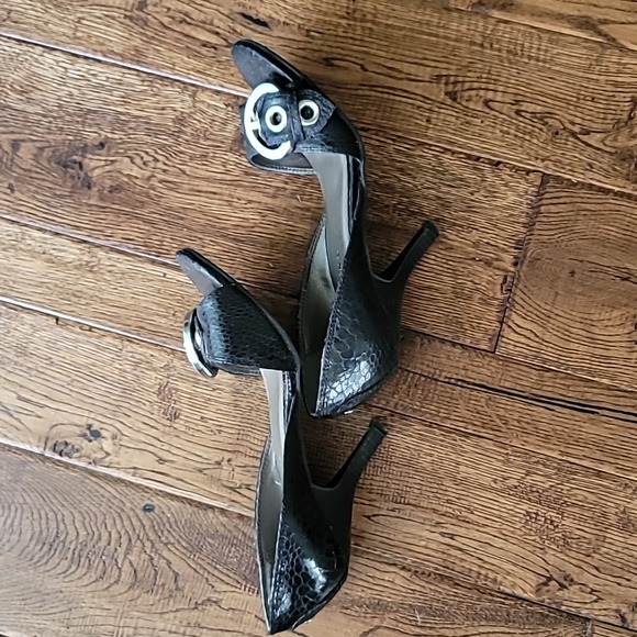 Like New Merona Size 5.5 Black Heels with Silver Buckle and detailing - Picture 5 of 9